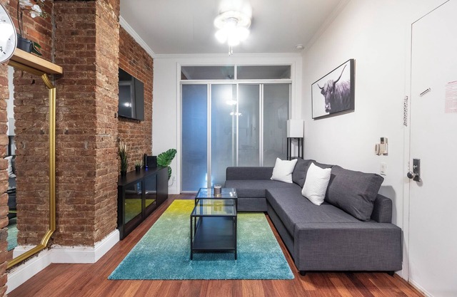 New York Nook: Full Equipped Cozy 2-Bedroom LES