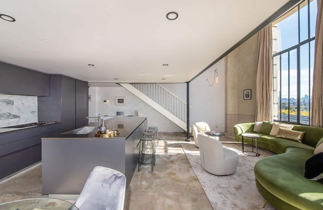 New York Style Apt in Iconic Prahran Central