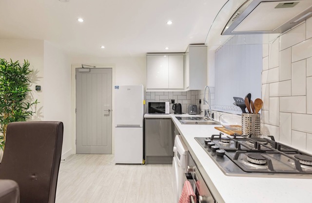 Newly built one bedroom apartment, bright and airy.