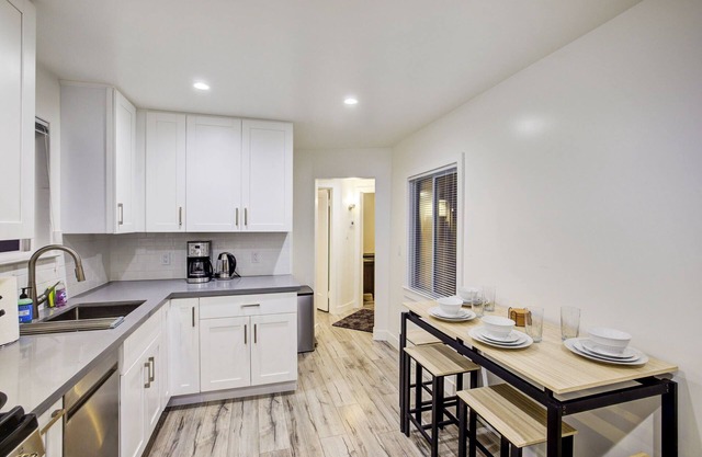 NEWLY FURNISHED! RECENTLY RENOVATED! CUTE SPACE! CLOSE TO SFO!