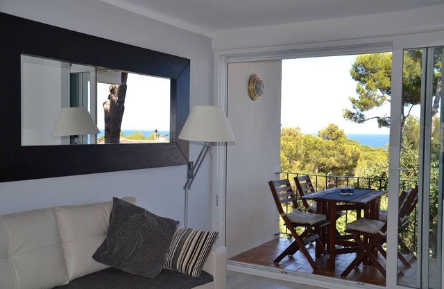 Newly renovated apartment 300 meters from the beach