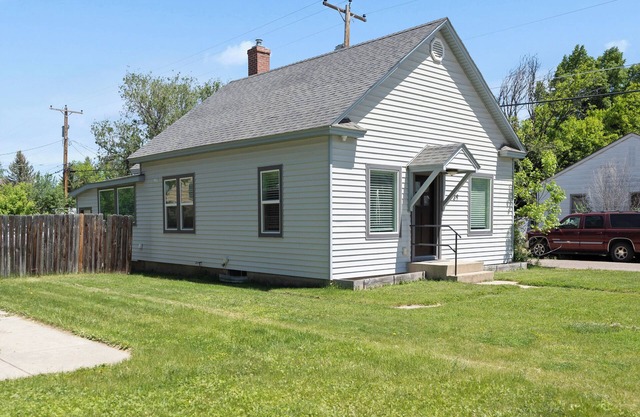 Newly Re-Finished 2 bed, 1 bath close to downtown