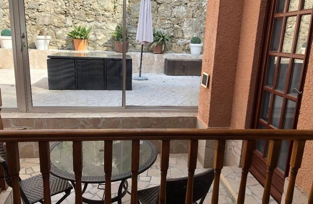 Newly refurbished furnished studio with superb mountain views from the terrace