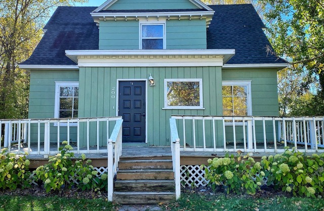 Newly remodeled 100+year old 3 bed 2 bath house with original wood work.