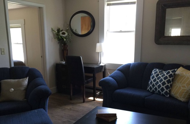 Newly remodeled 2 bedroom home close to downtown & waterfront.