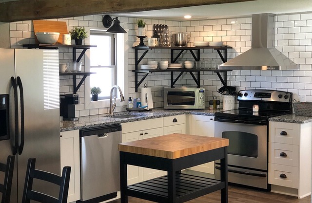 Newly Remodeled 2 BR Private Home w/King Bed