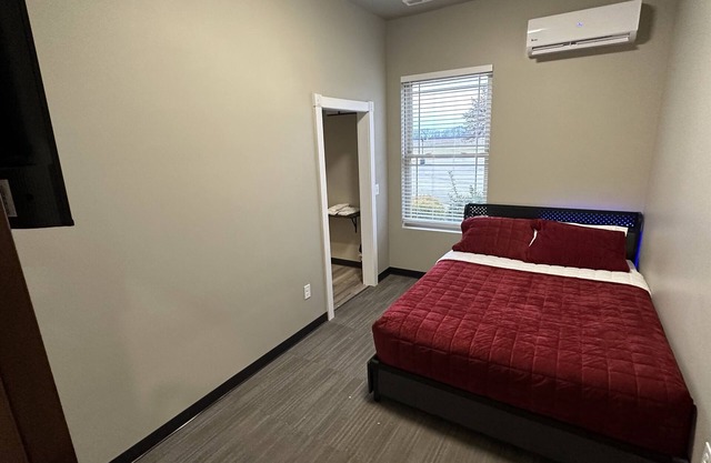 Newly Remodeled! B8 - Two Room Suite, King & Queen