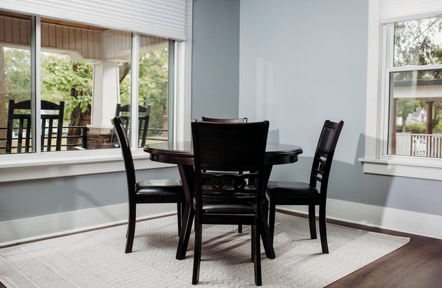 Newly Remodeled Charming 3-bedroom Duplex w/WiFi, AC in the Heart of Big Rapids