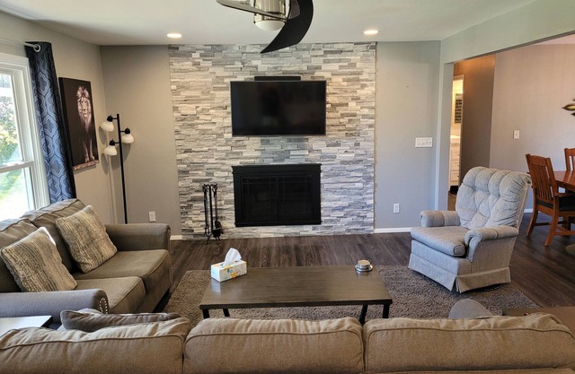 Newly Remodeled In The heart Of The Suburbs
