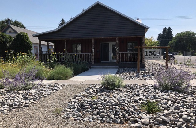 Newly remodeled, Steps from Downtown, Family Friendly