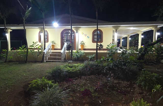 Newly Remodeled Villa Las Flores, 11 guests