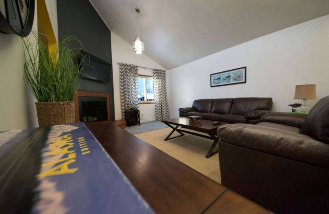 Newly Remodeled Waterfront Home With 3 Bedroom 2 Bath