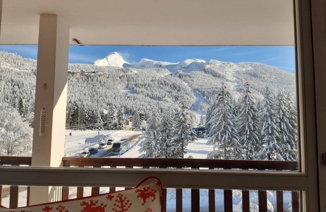 Newly renovated and well-equipped 3-room apartment at the foot of the slopes
