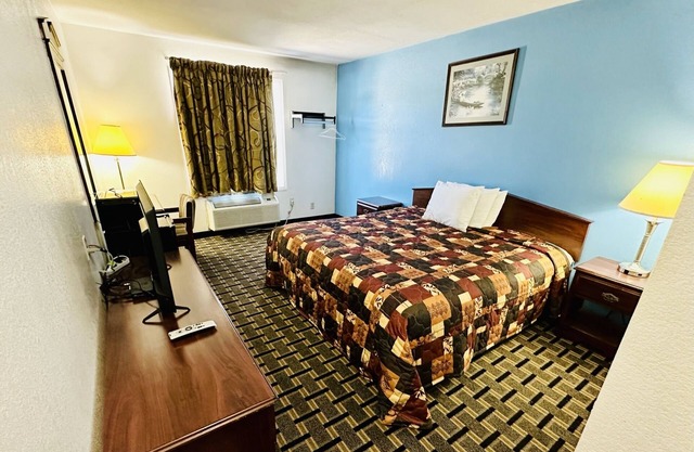 Newly renovated. Pet friendly. Affordable price. Quiet and peaceful.