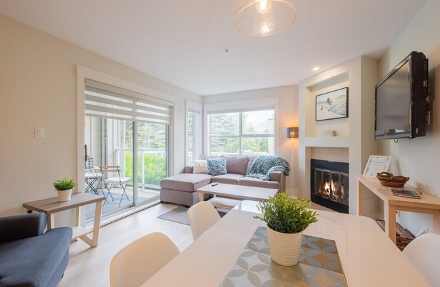 Newly renovated 1 bedroom near Blackcomb Gondola - less than 5 min walk