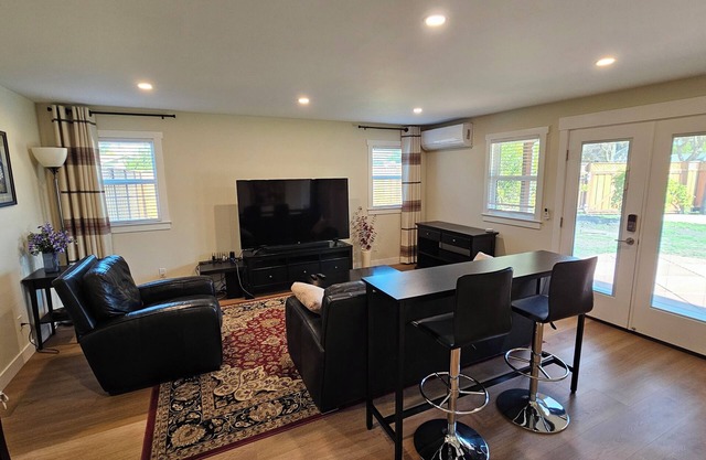 Newly renovated 2-bedroom home with AC in quiet neighborhood Santa Clara