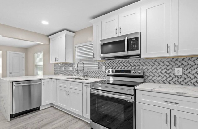 Newly Renovated 3-bedroom house nestled between the airport and uptown.