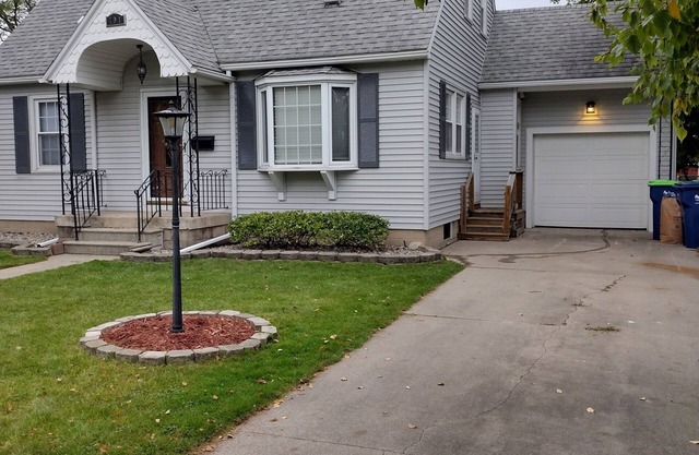 Newly renovated 4bdrm w/fenced in backyard and fire pit. Peaceful neighborhood
