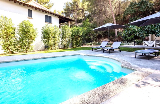 Newly renovated 6 bedroom villa steps away from the beach.