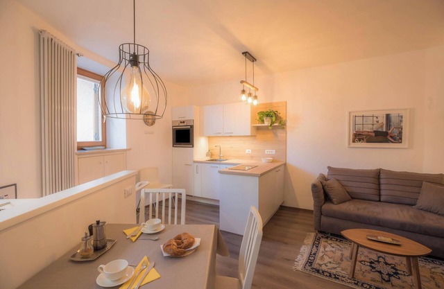 Newly Renovated and Central Apartment Eva with Wi-Fi