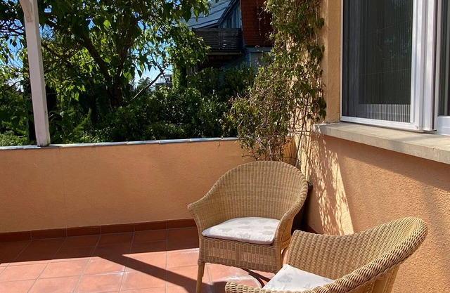 Newly renovated, bright apartment with terrace, 2 minutes' walk from Lake Constance