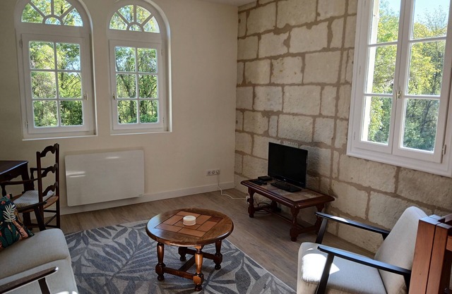 Newly renovated bungalow in a park near the center of Saumur
