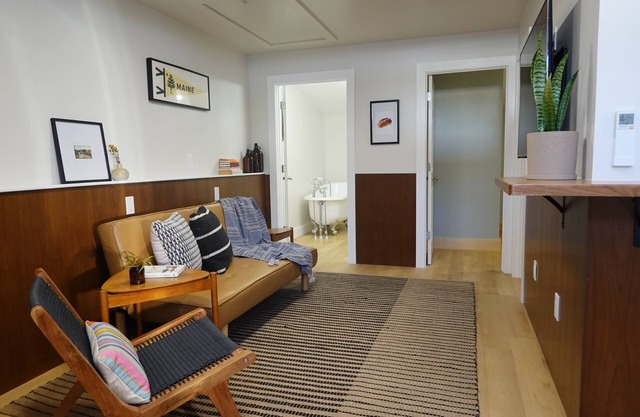 Newly Renovated Carriage House