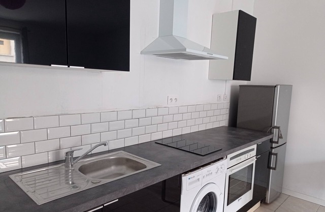 newly renovated comfortable spacious studio