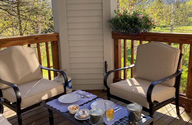 Newly Renovated Condo on Haystack Golf Course, and 15 min. from Mt. Snow