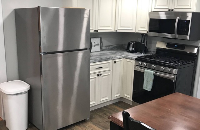 Newly Renovated Condo- 15 minutes from Sunday River (Pet-Friendly!)