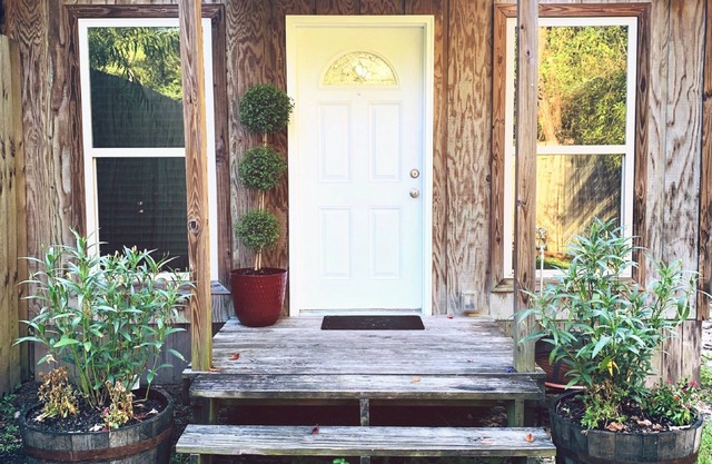 Newly renovated cottage right off interstate 20 mins to New Orleans/Gulf Coast