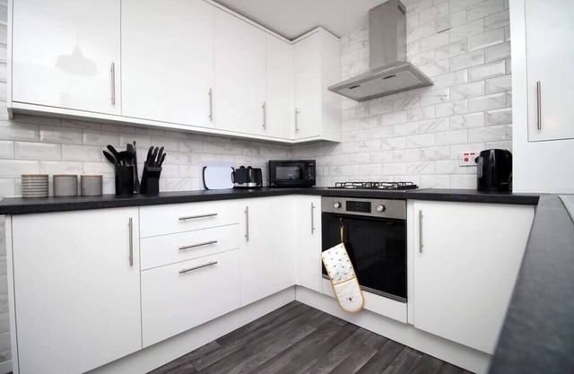 *Newly Renovated home in Bristol- DISCOUNTS*