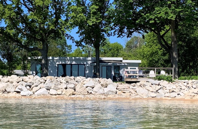 Newly renovated home on Lake Michigan - heated pool- Ozaukee County