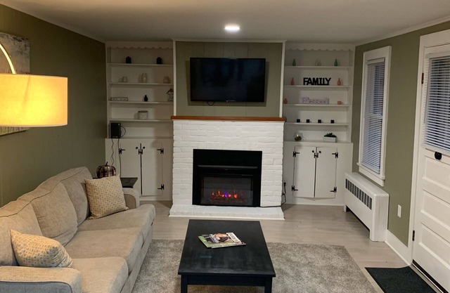 Newly renovated home - cozy 2 bedroom