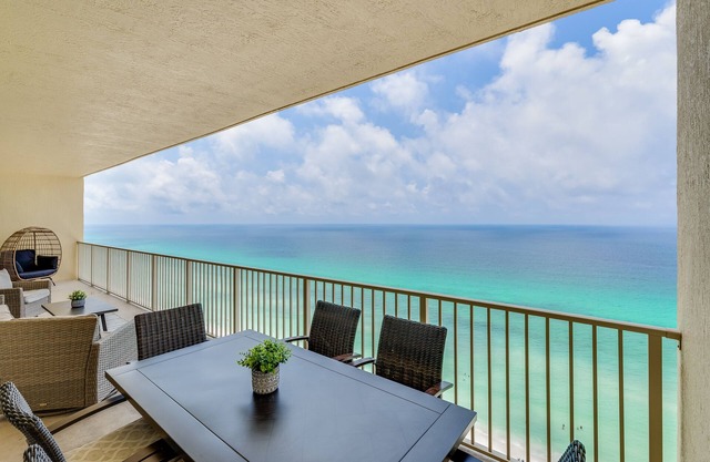 Newly Renovated Luxury OCEAN FRONT Condo! Top Floor Condo with PENTHOUSE OCEAN VIEWS!