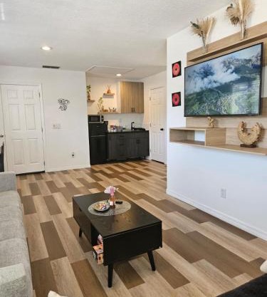 Newly Renovated Modern Studio