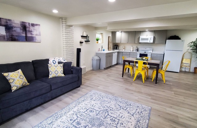 Newly Renovated & Spacious Apt