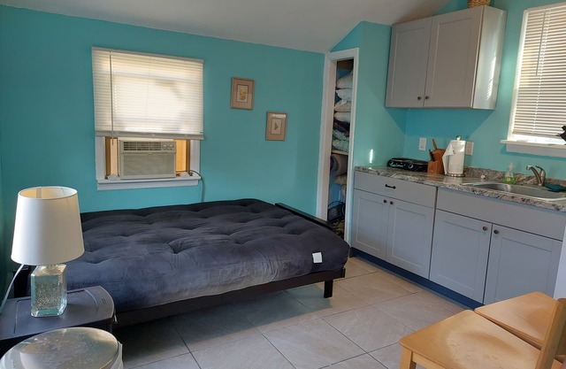Newly renovated studio bungalow six minutes walking distance from the DE Bay