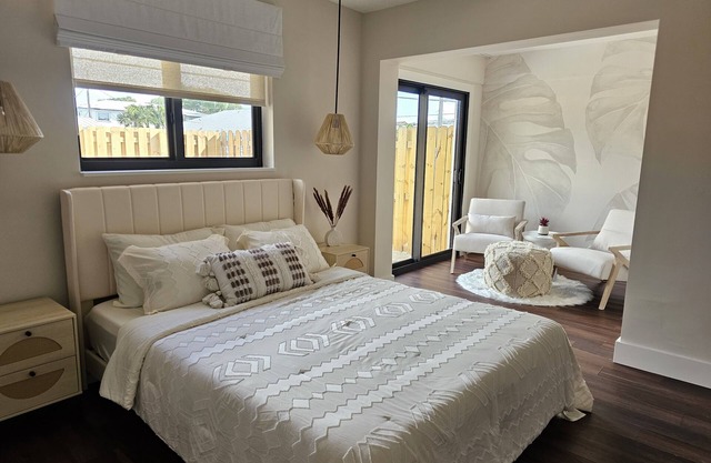 Newly-Renovated, Designer Apt Close to the Beachn
