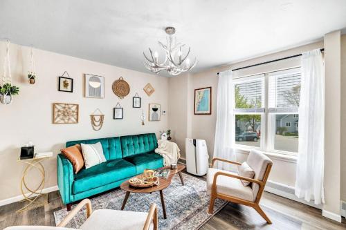 Newly Renovated, Walking Distance To Everything!
