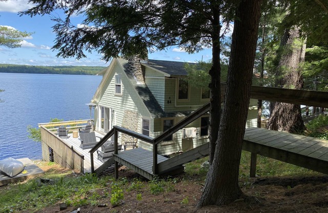 Newly Renovated Waterfront House on Lake Damariscotta; Quiet Winter Retreat!