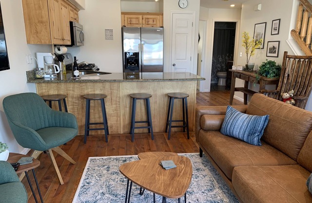 Newly updated 2 bedroom/bath condo close to 3 ski areas