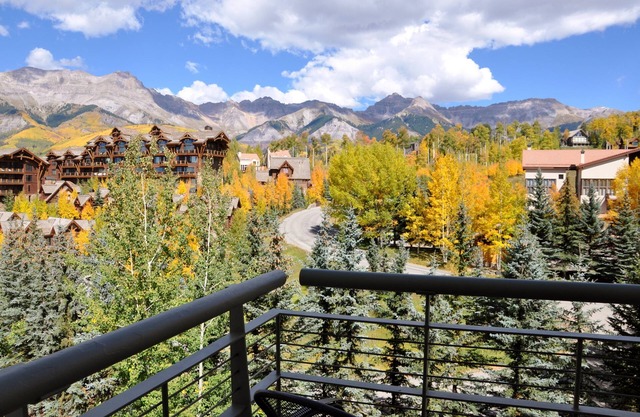 Newly Updated Peaks Penthouse with Great Ski Access