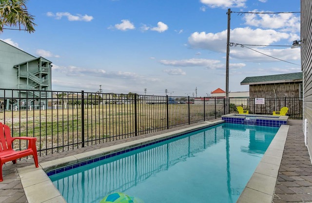 Newly Updated Large Home Media/Game Rooms/Dining/Pool/150ft to Chery Grove Beach