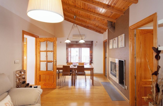 Next to the Cathedral, in the historical center. Apartment ideal for families