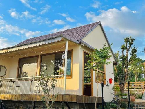 Nhà Bên Hồ- The Peace's House