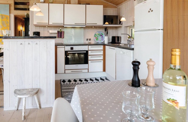 Nice and bright cottage with a kitchen that is partly open to the dining and living room.