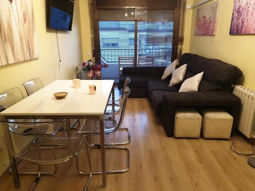 Nice and sunny apartment near Barcelona