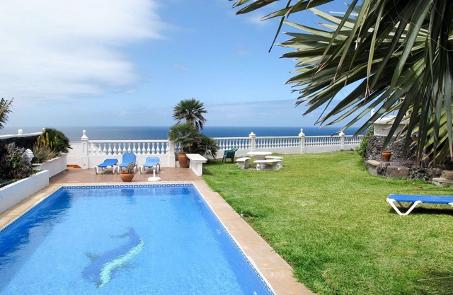 Nice apartment for 4 people with pool, WIFI, TV and patio