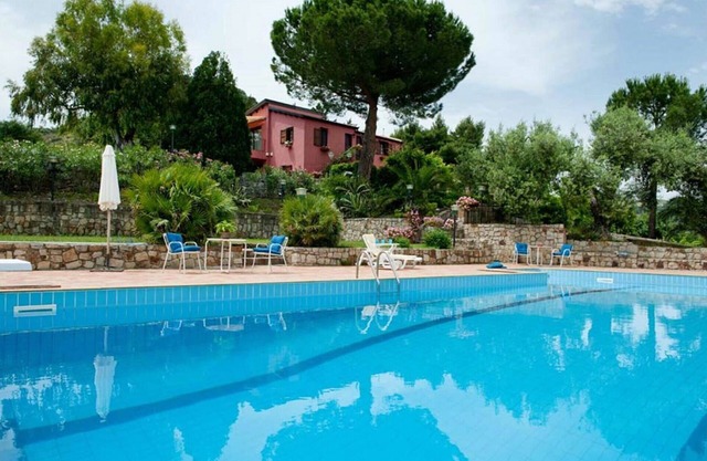 Nice apartment in villa with A/C, pool, WIFI, TV, patio and panoramic view, close to Cefalù